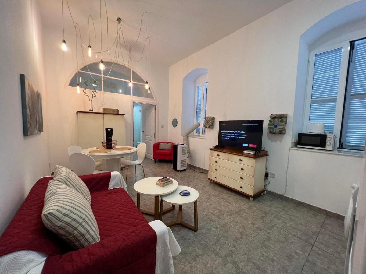 Quirky 1Br Just Off Main Street Prime Location Apartment Gibraltar Bagian luar foto