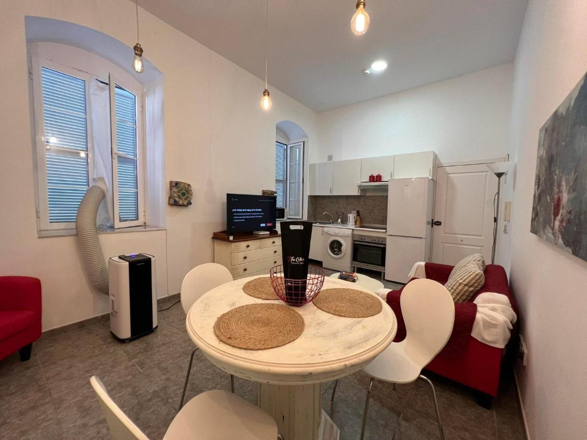Quirky 1Br Just Off Main Street Prime Location Apartment Gibraltar Bagian luar foto